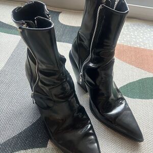 Elegant Black Ankle Boots with Zipper Detail